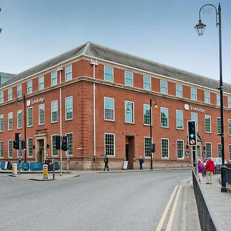 Travelodge Chester Central Экстерьер фото