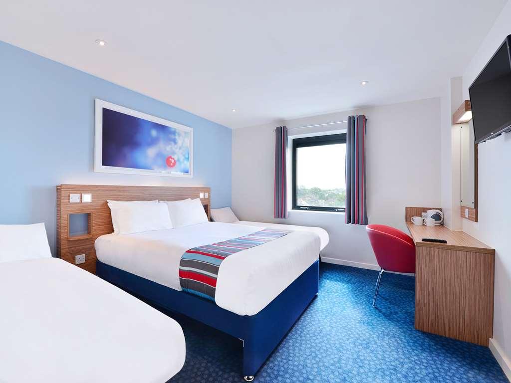 Travelodge Chester Central Номер фото
