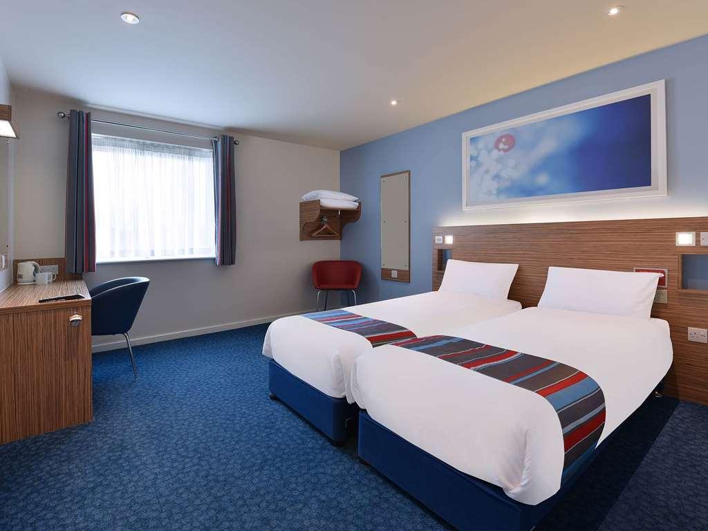 Travelodge Chester Central Номер фото
